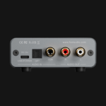 Painel traseiro do Fosi Audio K5 Pro com entradas USB-C, optical e coaxial e saídas RCA no chassis compacto 112x95x30mm em alumíni