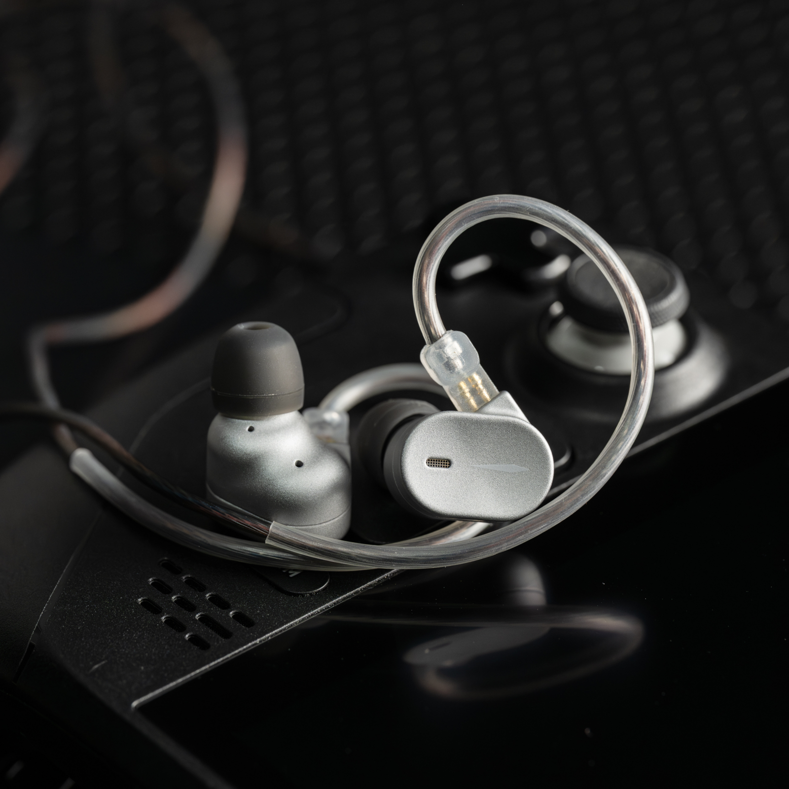 Moondrop CHU III Silver – Cable and Ear Tips